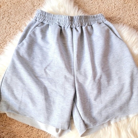 2/$20 NWT Blush Mark Eunice Elaine Gray Sweat Shorts M - Picture 1 of 9